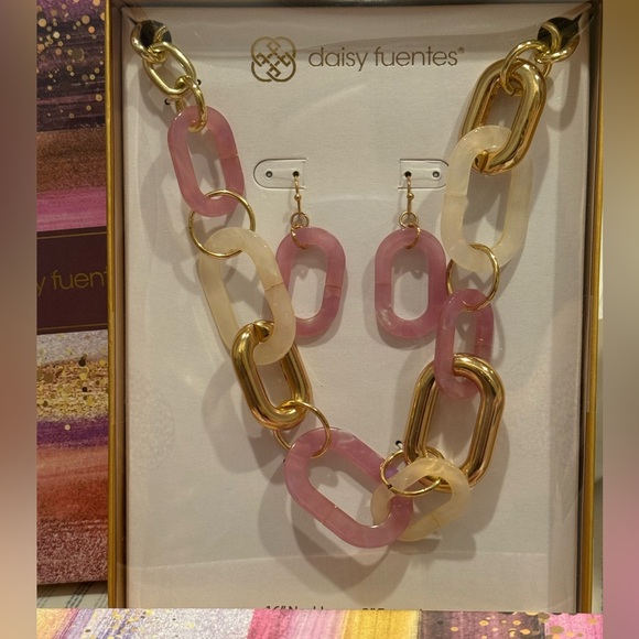 Daisy Fuentes Chunky Link Necklace and Earring Gift Box Set - Picture 2 of 4